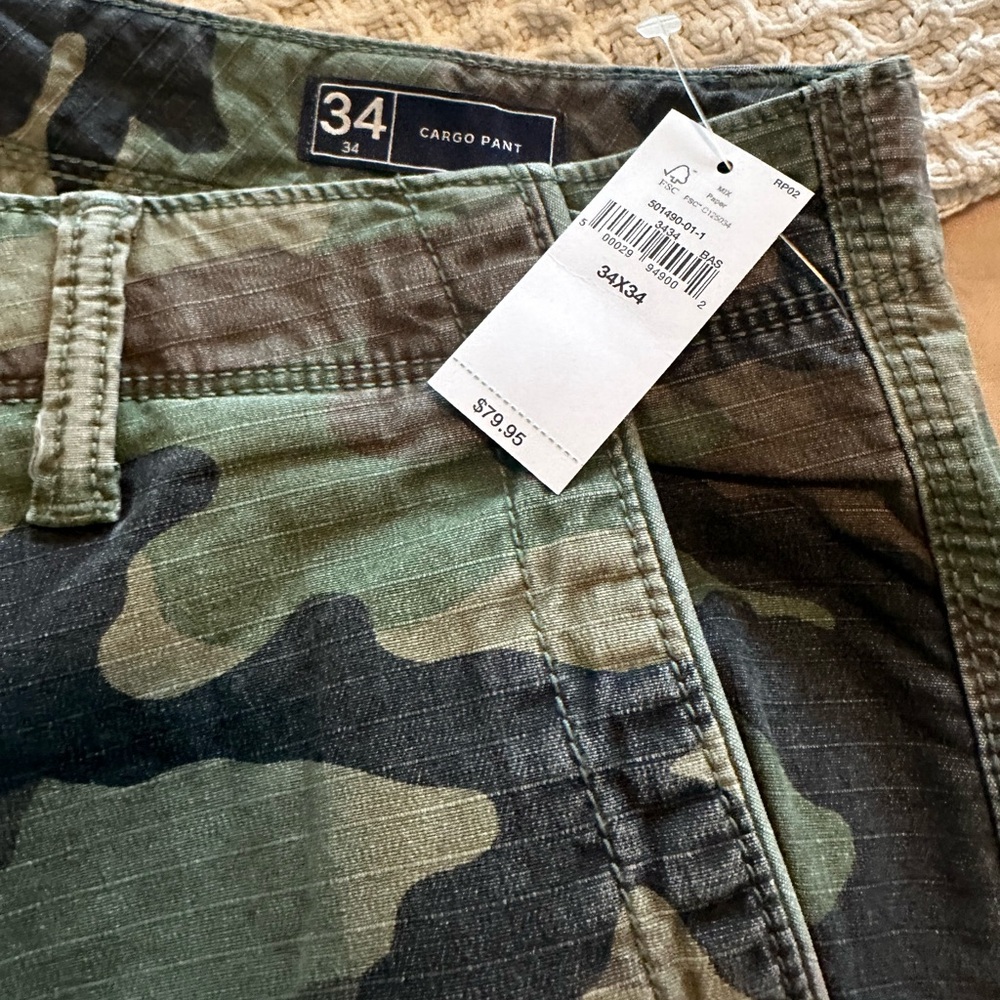 NWT GAP CAMO CARGO PANTS